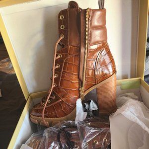 Micheal Kors boots